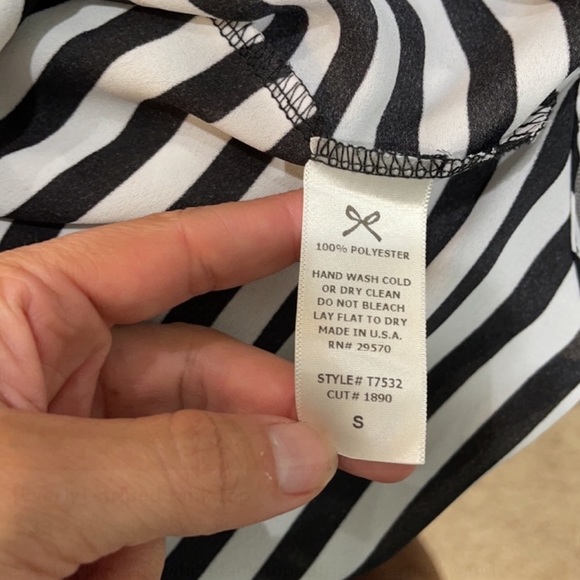 💜 5 for $25 or 3 for $18 Everly black and white striped top - Picture 6 of 8